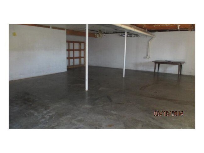 Building Photo - 5 Bedroom 2 1/2 Bath Home For Rent!