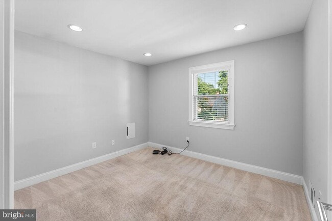 Building Photo - 5803 Ravenswood Rd