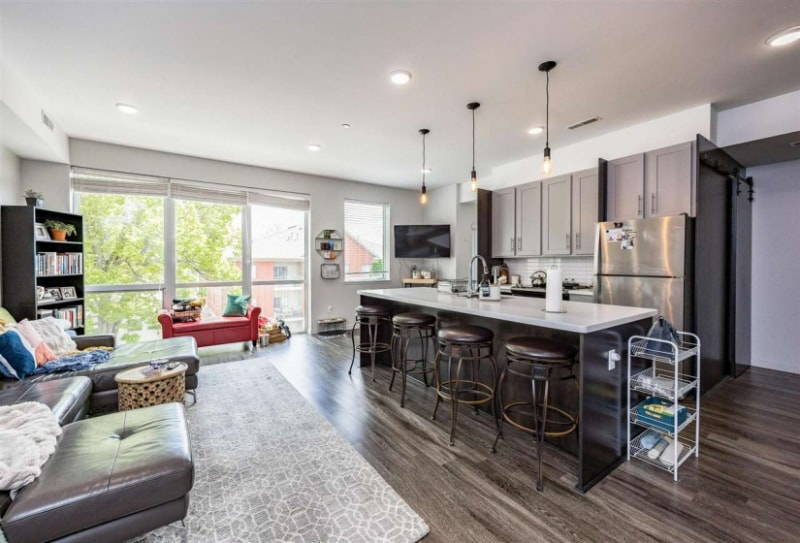 Building Photo - 527 S Dubuque St