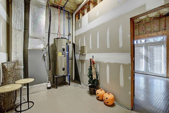 Building Photo - GORGEOUS LAKE HOUSE! 3 Bedrooms/3.5 Baths on Boone Lake, Private Dock, Fireplace & More! $3,900 m...