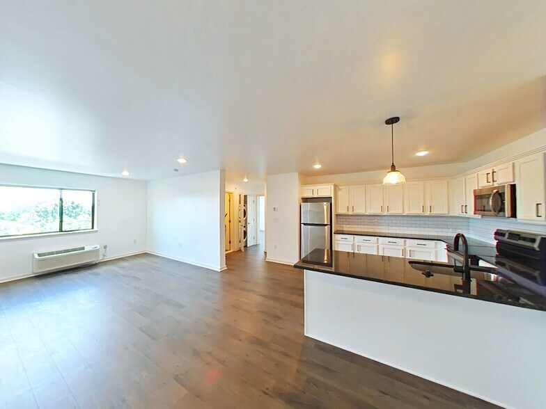 Interior Photo - The Onyx