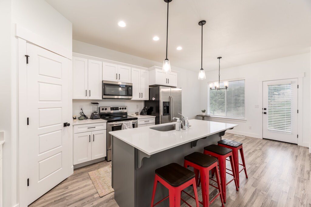 Kitchen/Dining Area - 16434 S Bull Spring Ln