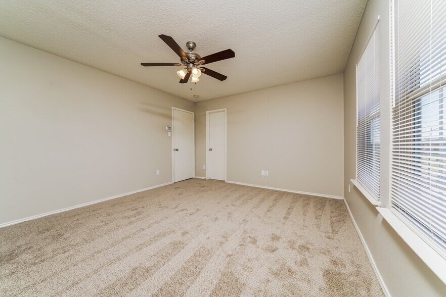 Building Photo - 1724 Red Cloud Dr