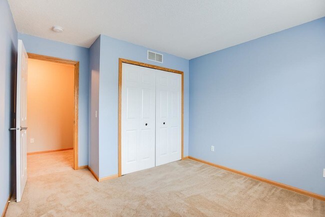 Building Photo - 11246 Isanti Ct NE