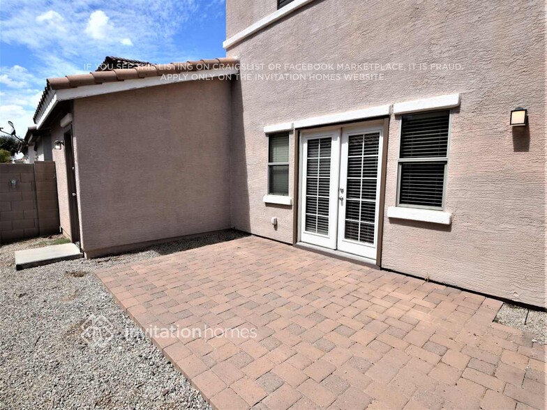 Building Photo - 4715 E Laurel Ave