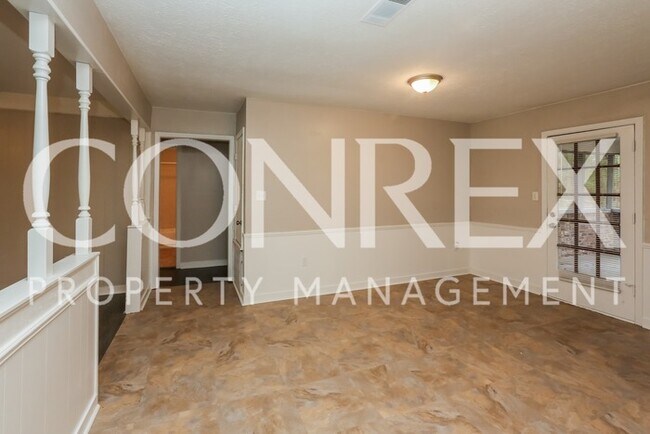 Building Photo - Lovely 3 Bedroom in Clinton