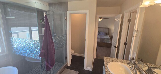 Building Photo - Beautiful 3 Bed 3.5 Bath in Riverton!!