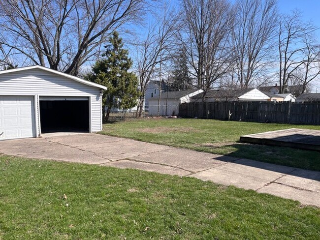Building Photo - 4 Bed - 1.5 Bath - Single Family Home in Lorain