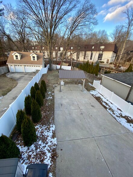 Building Photo - 6902 Saint James St
