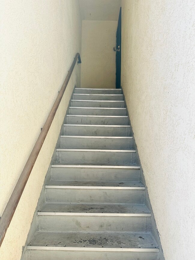 Building Photo - 5847 Gaviota Ave