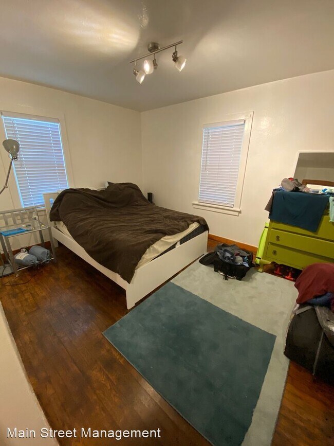 Building Photo - 2 br, 1 bath House - 1354 E Walnut St.
