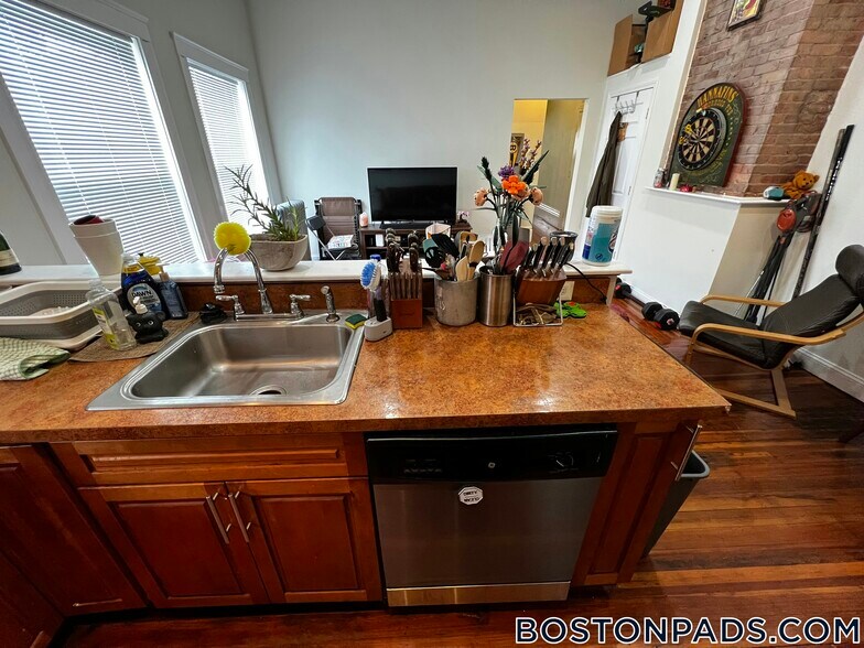 Building Photo - 358 Broadway