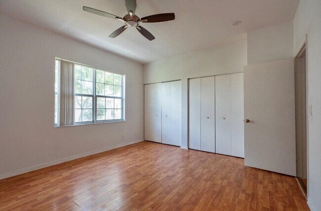 Building Photo - 1928 Madeira Dr