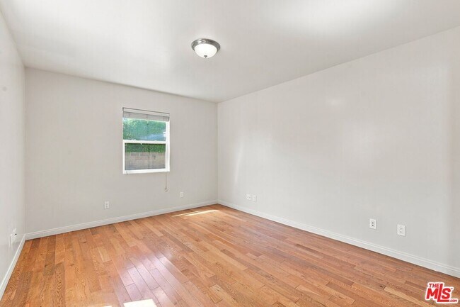 Building Photo - 8845 Glider Ave