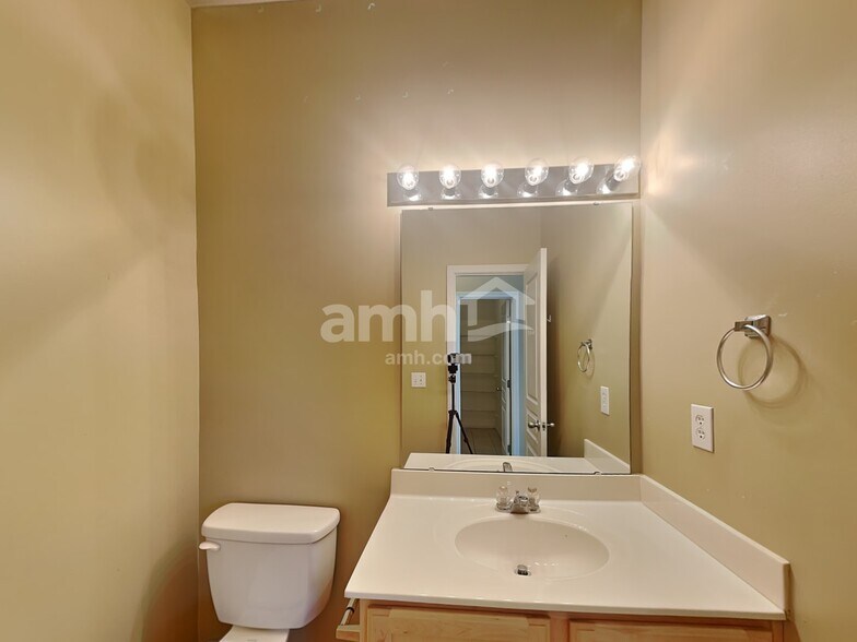 Building Photo - 409 Stobhill Ln