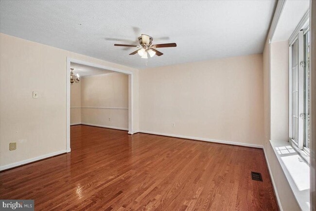 Building Photo - 9404 Mirror Pond Dr