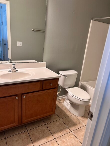 Building Photo - 324 Gallery Way