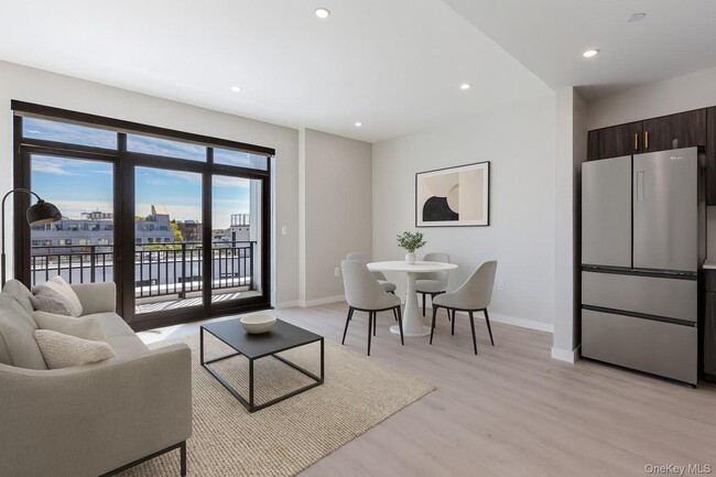 Primary Photo - 37-18 Broadway