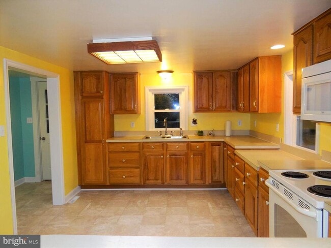 Building Photo - 668 Broad St