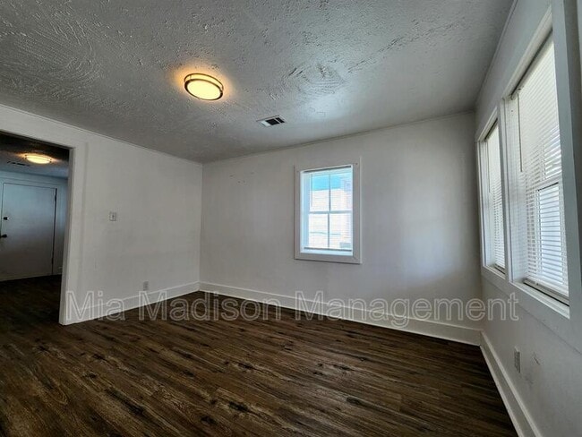 Building Photo - 1206 Murphy Ave