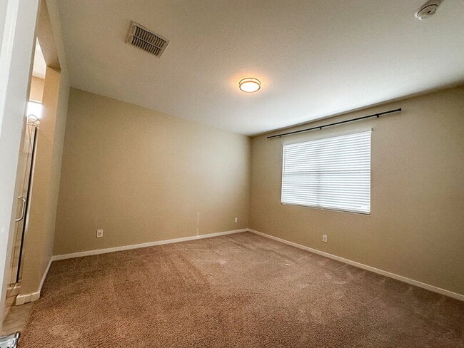 Building Photo - 40523 W Shaver Dr