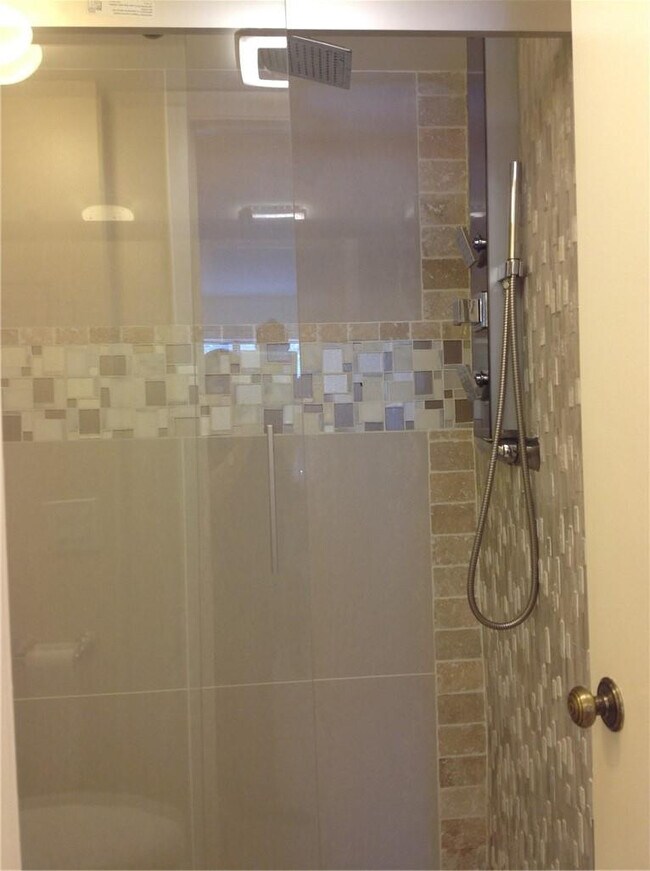 Building Photo - 2265 SW 15th St