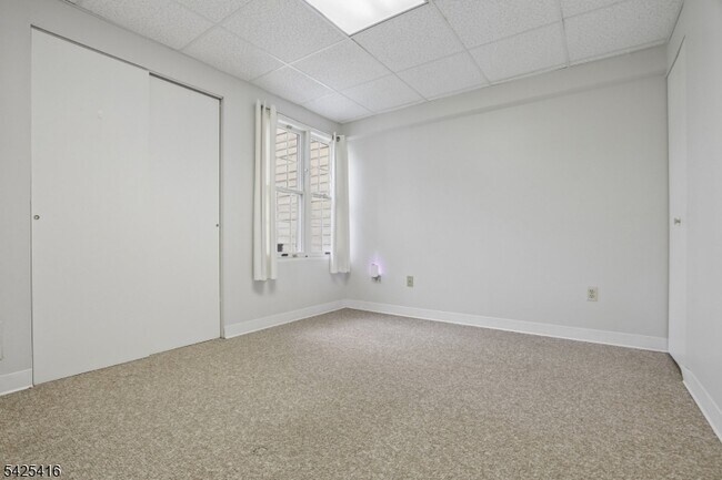 Building Photo - 14 Exeter Rd