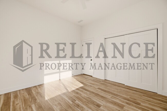 Building Photo - 701 Elmwood St
