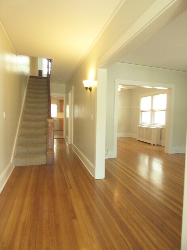 Entry - 70 Prospect St