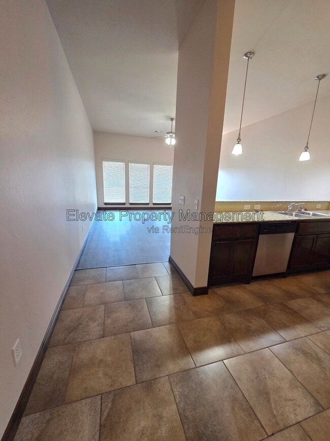 Building Photo - 2300 Starwood Wy