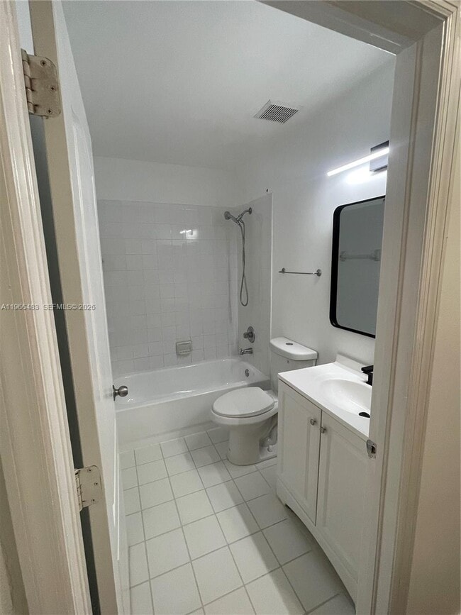 Building Photo - 703 NE 195th St