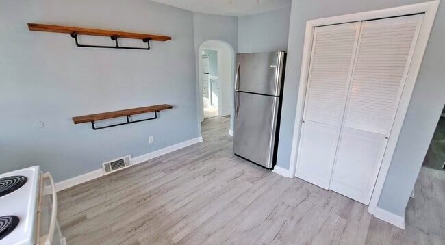 Building Photo - 4 Bed / 2 Bath Single Family Home