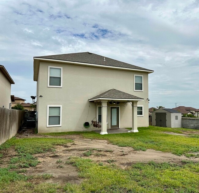 Building Photo - 302 Altozano Dr
