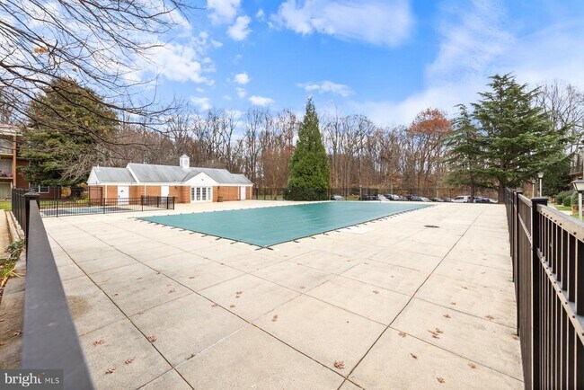 Building Photo - 876 College Pkwy