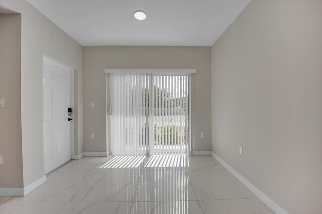 Building Photo - 13821 SW 262nd Ln