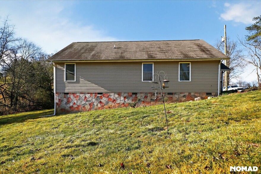 Building Photo - 2246 Green Acres Cir