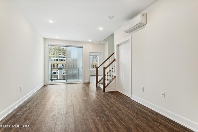 Building Photo - 521 Lake Ave