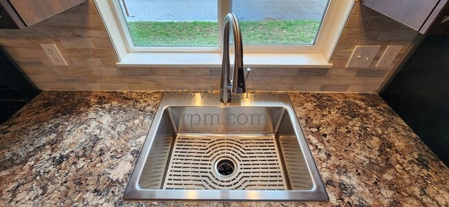 Building Photo - 502 E 40th St