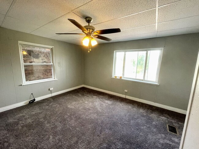 Building Photo - 3 bed 1 bath - Newly updated, South Oakland, dishwasher, washer/dryer included