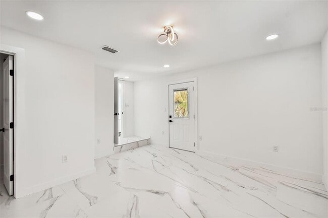 Building Photo - 110 28th Ave N