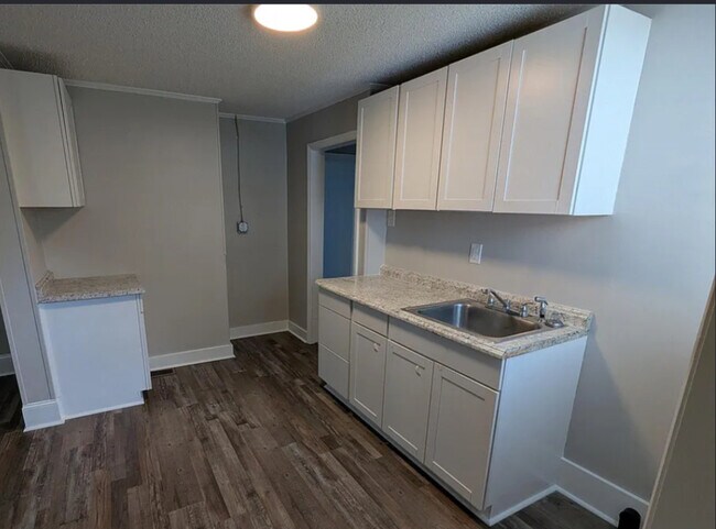 Building Photo - 1203 W Crowell St