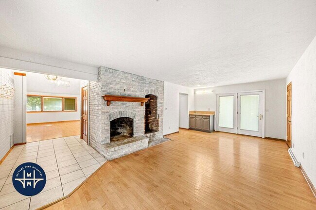 Building Photo - 15685 Brojan Dr