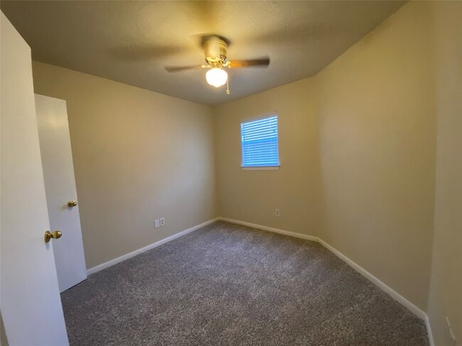 Building Photo - 311 Willowick St