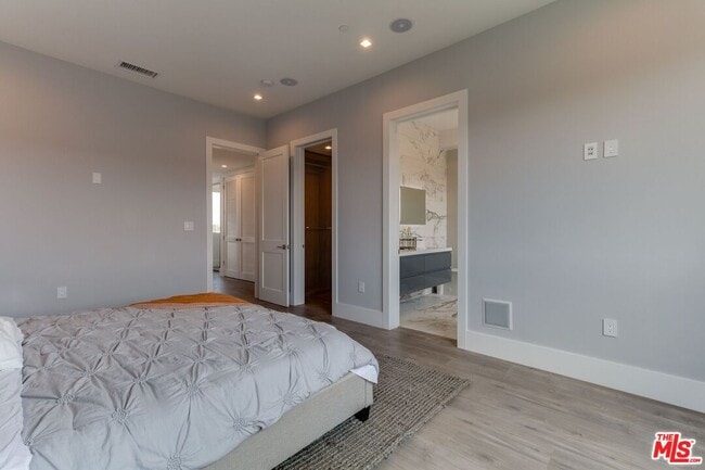 Building Photo - 4830 1/2 Pickford St