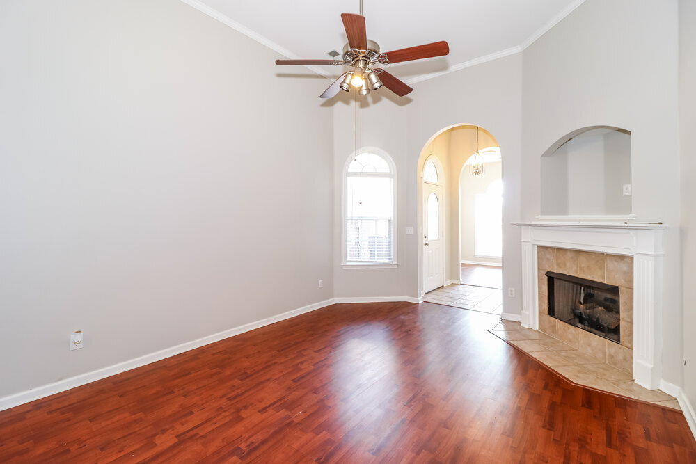 Building Photo - 9992 Misty Elm Dr