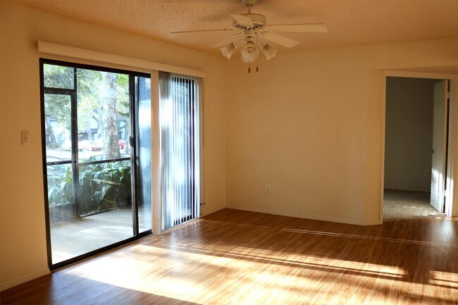 Building Photo - 151 Waterfall Way