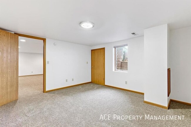 Building Photo - 219 Stanley Ct