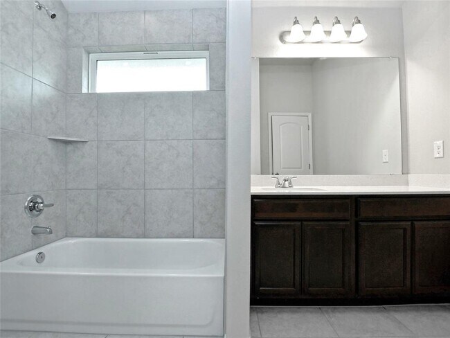 Building Photo - 208 Trailside Ln