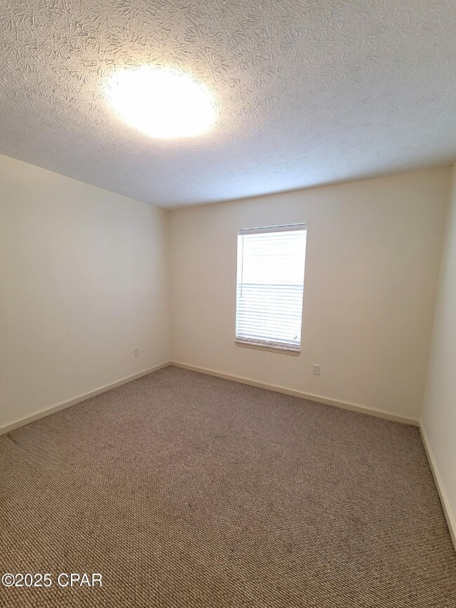 Building Photo - 5522 Pinetree Ave