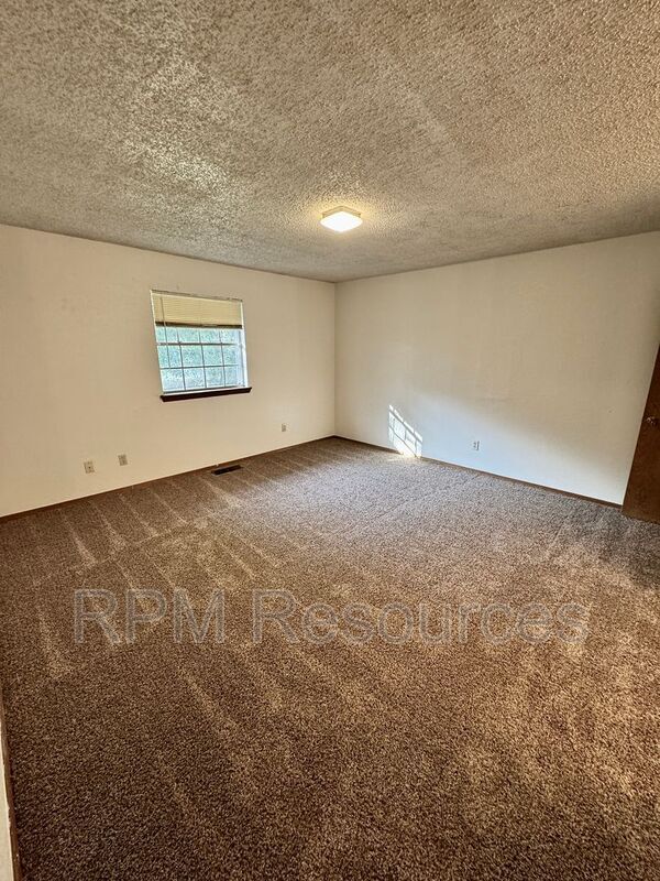 Building Photo - 7002 Woodlake Dr
